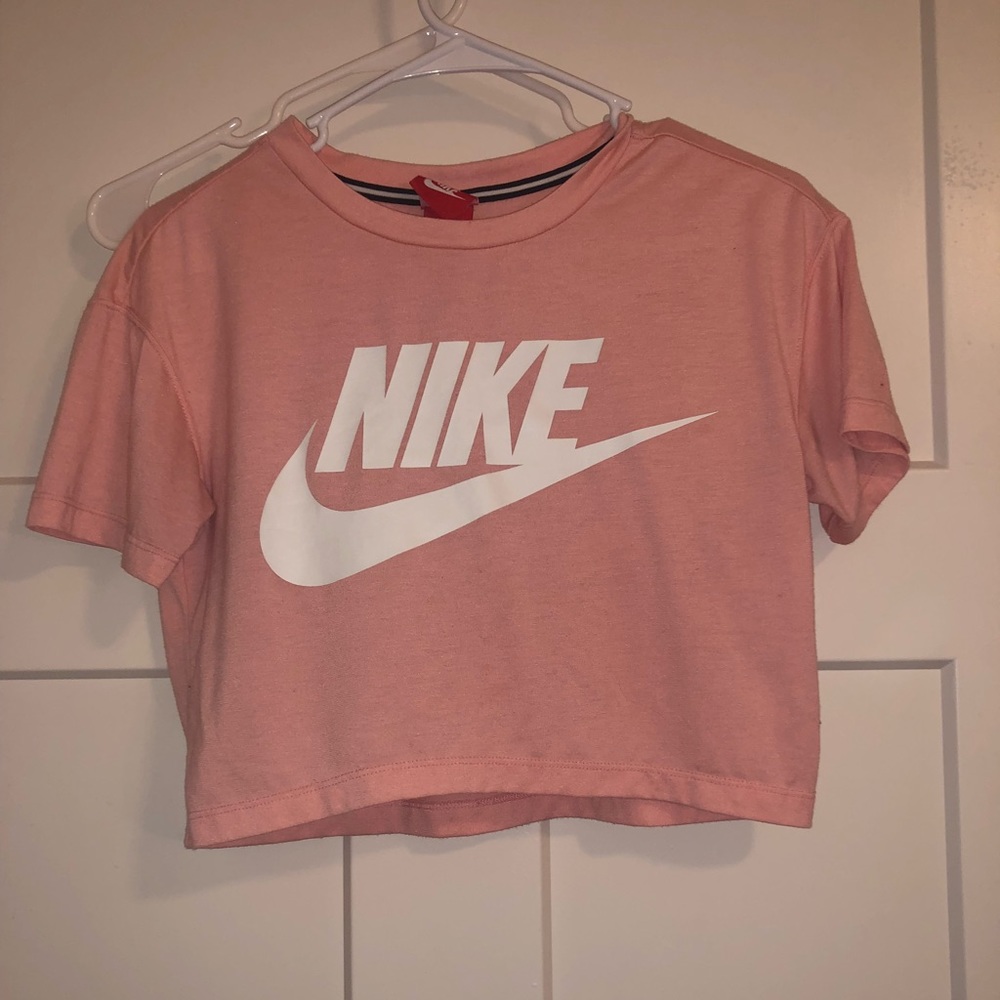 PINK NIKE CROP TOP